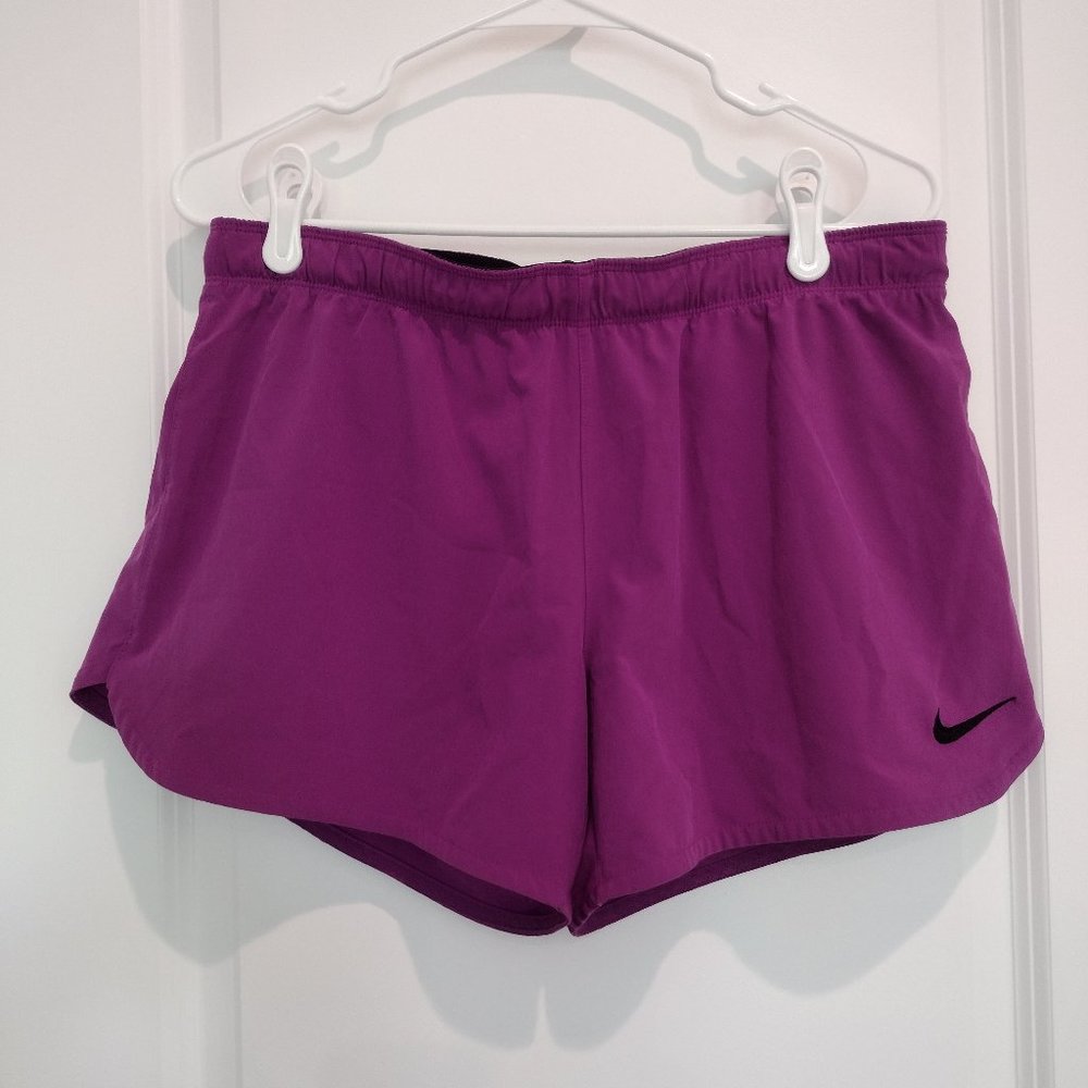NIKE Women's Dri-fit magenta shorts, size M - Picture 1 of 8